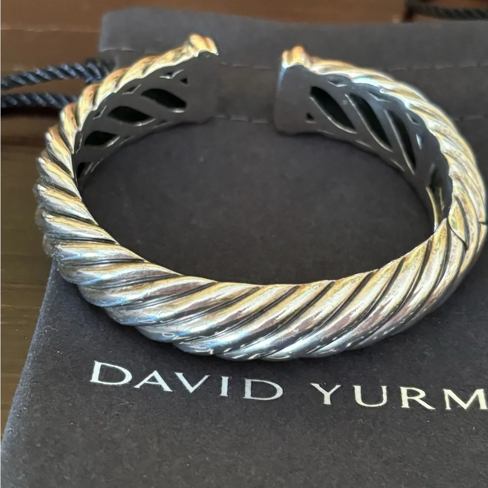 PRICE DROP DAVID YURMAN HINGE 9.25 SILVER W/ 18k GOLD TIPS. - Picture 5 of 5